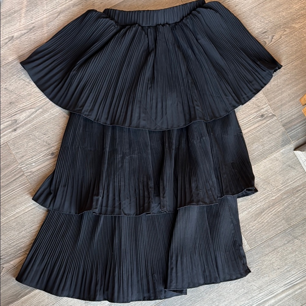 Elegant Black Pleated Skirt